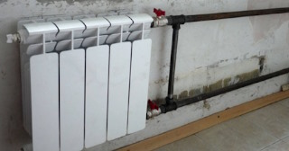 Установка биметаллических радиаторов отопления в квартире в Тобольске - от 2092 руб.